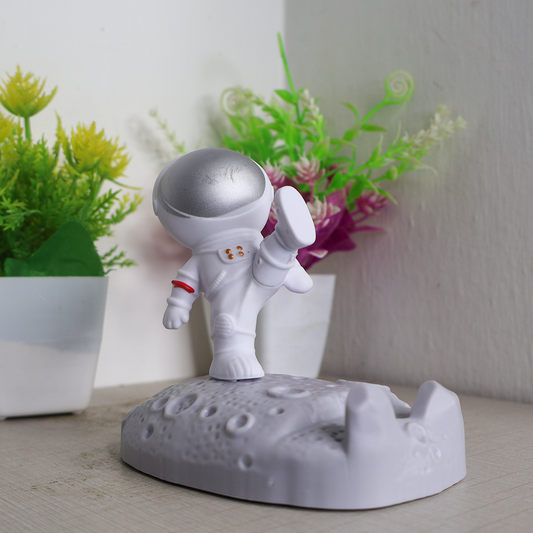 Astronaut Mobile Stand 1